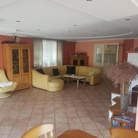 Lindenhaus Apartment Weywertz Bagian luar foto