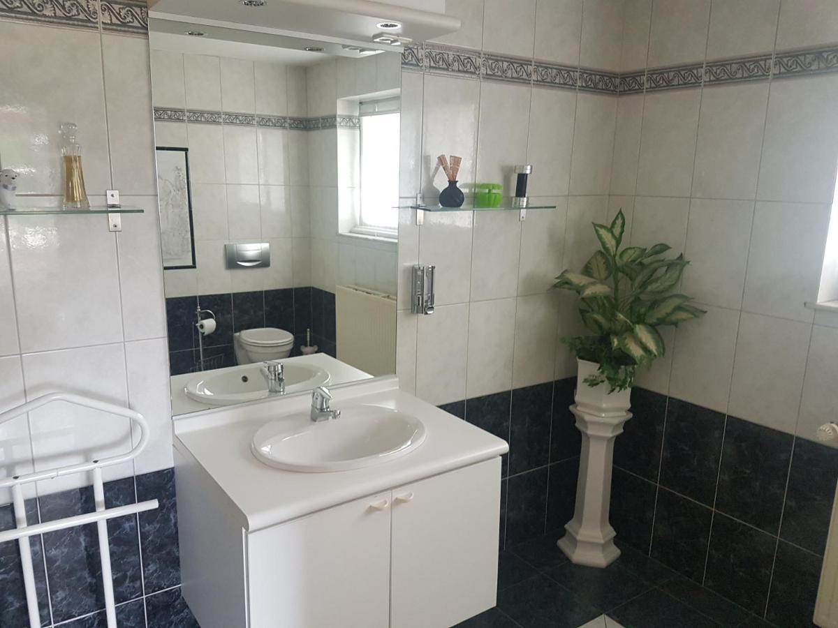 Lindenhaus Apartment Weywertz Bagian luar foto